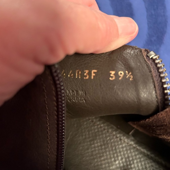 Geox, 39 1/2, size 9 womans, brown short boot, side zippers, flat,worn once, - Picture 4 of 8